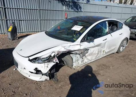 2021 Tesla Model 3 Standard Range Plus Rear-Wheel Drive z USA, uszkodzony, nr VIN 5YJ3E1EAXMF987008